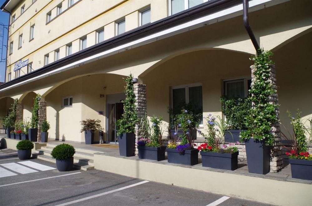 מונקאליירי Best Quality Hotel La Darsena מראה חיצוני תמונה