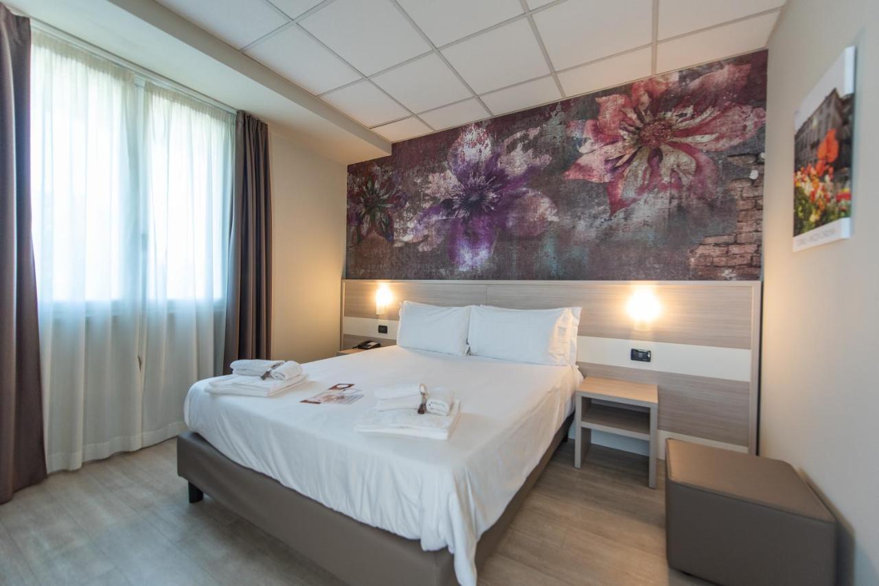 מונקאליירי Best Quality Hotel La Darsena מראה חיצוני תמונה