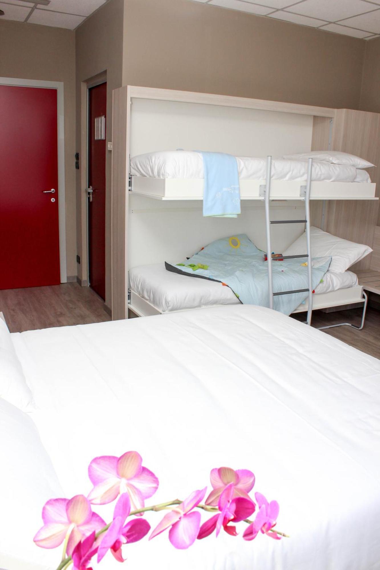 מונקאליירי Best Quality Hotel La Darsena מראה חיצוני תמונה