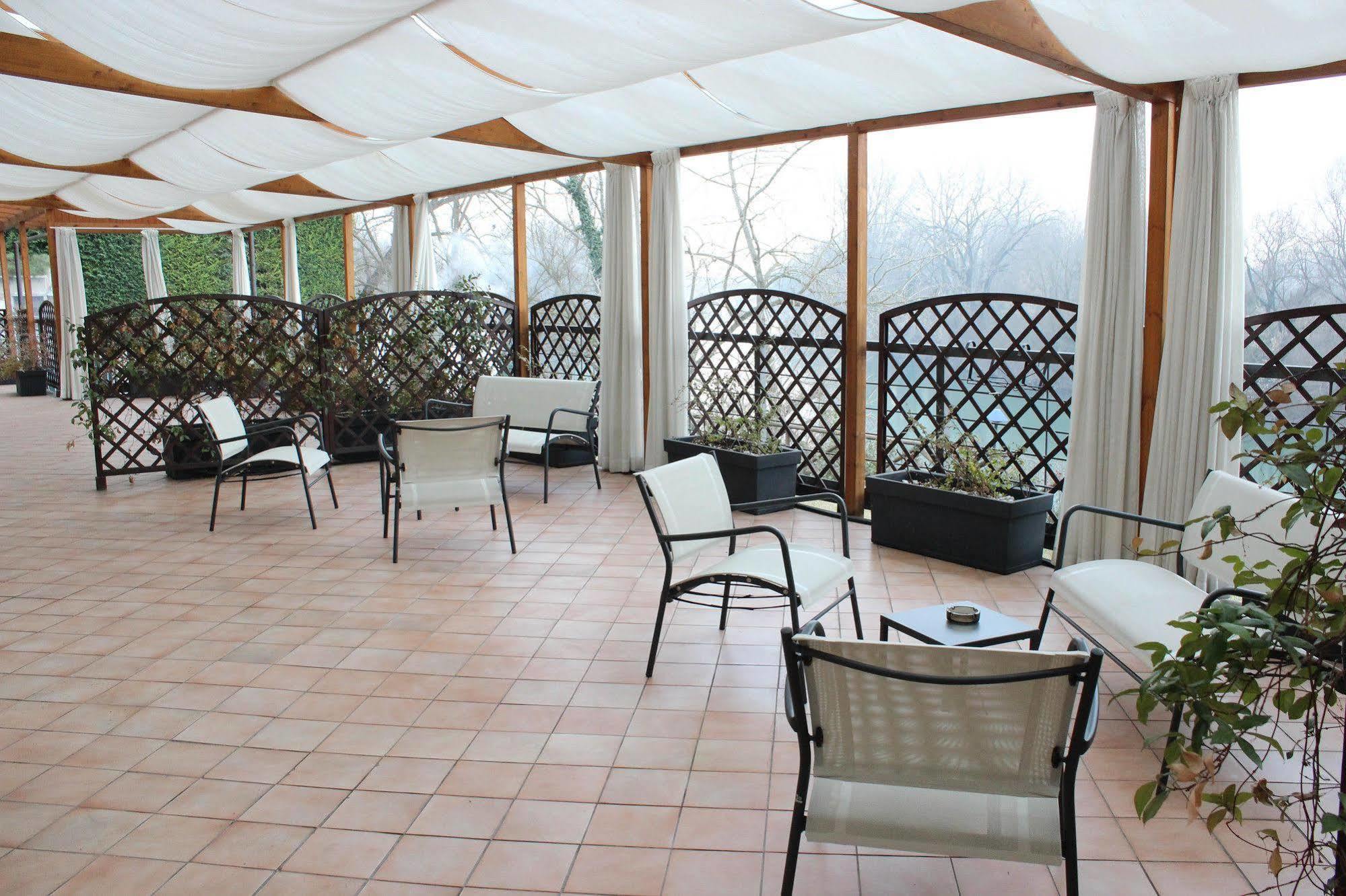 מונקאליירי Best Quality Hotel La Darsena מראה חיצוני תמונה